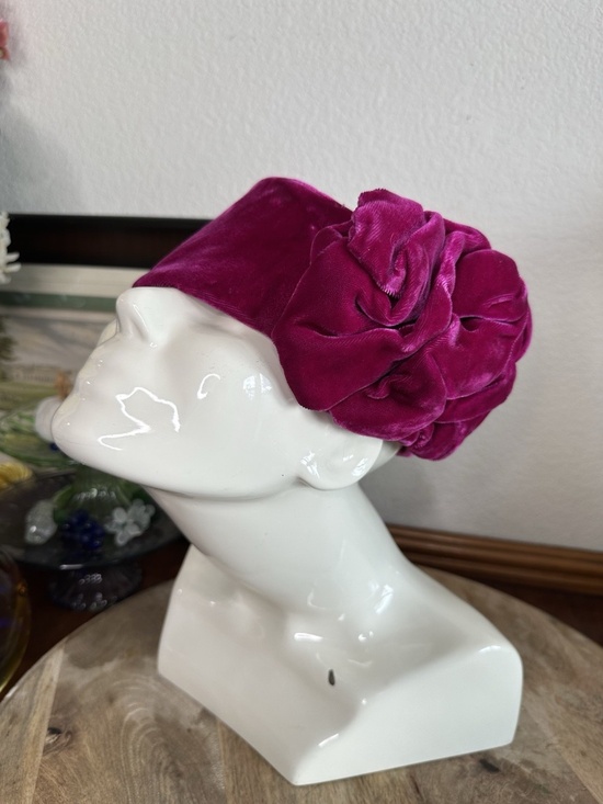 Vintage Carson Pirie Scott Hot Pink Velvet Ruffled Pillbox Hat Mid Century Chic